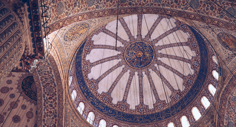 senor-ashraf-ULLAHtAzvog-unsplash 1